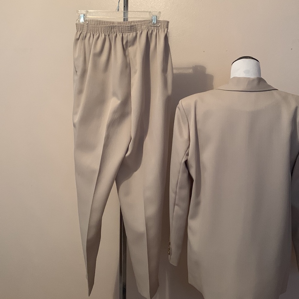 Toni Marie for Sissies Sportswear 2 Piece Cream Polyester Pants Suit - Picture 8 of 12
